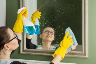 Miért kell ecettel permetezni a fürdőszoba tükröt? Ez a titok a csillogásért
