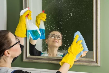 Miért kell ecettel permetezni a fürdőszoba tükröt? Ez a titok a csillogásért