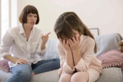7 kérdés, amelyből kiderül, hogy túlzottan védelmező szülők neveltek-e: pszichológus útmutató