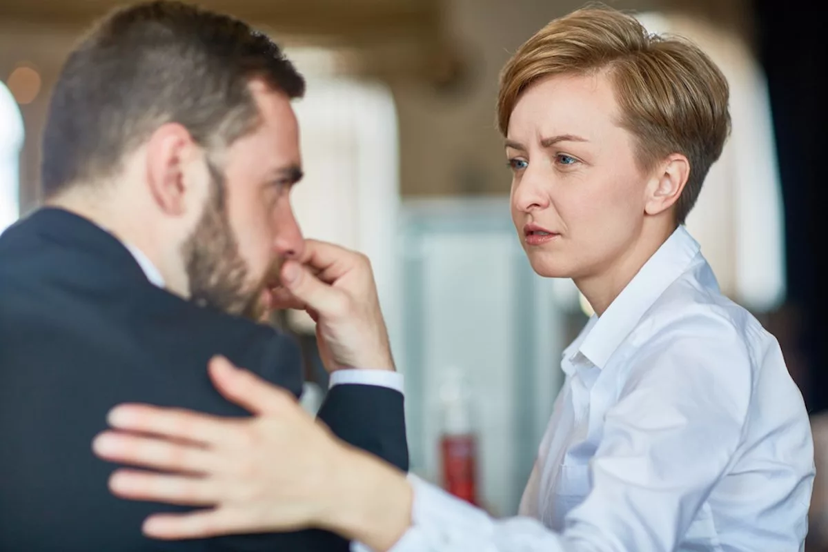 Miért néz máshová valaki beszélgetés közben? A pszichológia elárulja